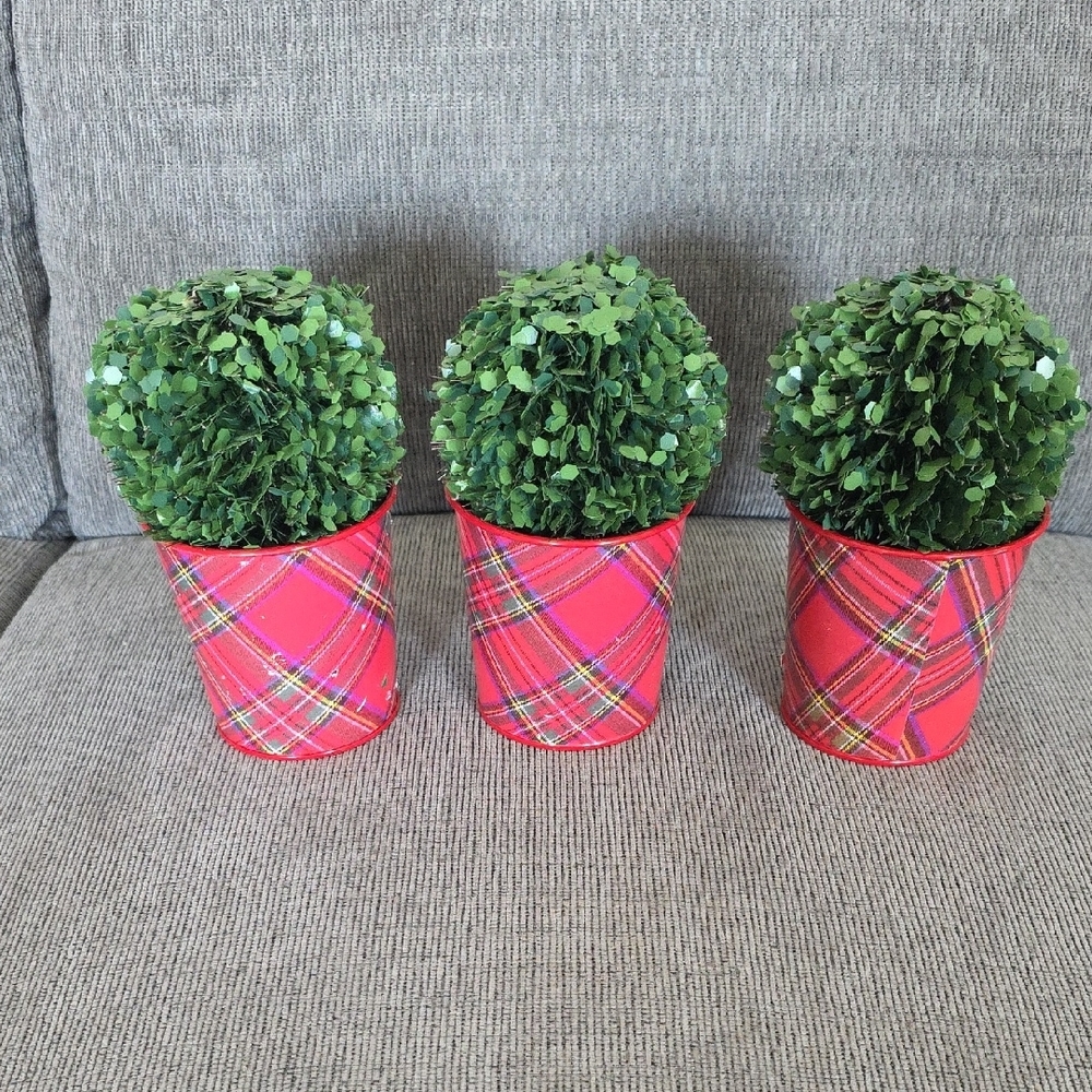 Plaid Red and Green Topiary Set Of Three, NWT